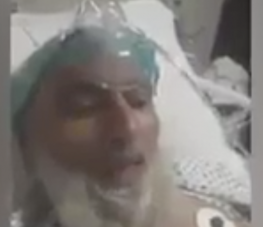 Old man giving dua to Imran Khan
