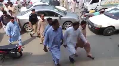 خادم سوات ایم پی اے فضل حکیم خان کا عید الااضحیٰ کے پہلے دن سیدو شریف سنڑل ہسپتال کا دورہ۔اس موقع پر مریضوں کی عیادت بھی کی