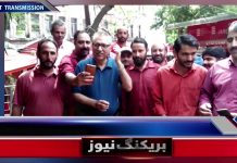 صدارتی امیدوار ڈاکٹر عارف علوی اسلام آباد کی میلوڈی فوڈ مارکیٹ پہنچ گئے بناء کسی پروٹوکول کے انہیں پاس دیکھ کر شہری بھی خوش ہوگئے