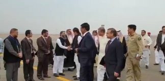 وزیراعظم عمران خان کی مدینہ منورہ ننگے پاؤں آمد..