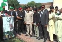 وزیر اعلی پنجاب عثمان بزدار نے حضوری باغ لاہور میں پودا لگا کر اور صفائی میں حصہ لے کر آج پنجاب میں “کلین اینڈ گرین پاکستان” مہم کا افتتاح کر دیا۔