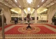 Khaleej Times Package on High Level Abu Dhabi Delegation lead by Dr. Sultan bin Ahmed Al Jaber Minister of State UAE calling on Prime Minister Imran Khan in Islamabad (26.10.18)
#PrimeMinisterImranKhan 

A large UAE delegation led by Minister of State and CEO of Abu Dhabi National Oil Company, Dr.Sultan Ahmed Al Jaber called on Prime Minister Imran Khan here on Friday.
The UAE delegation conveyed clear directions of Sheikh Mohamed bin Zayed to elevate
UAE-Pakistan relationship to a long term strategic comprehensive economic partnership.
The Prime Minister welcomed the delegation that had been sent on the specific directions of Sheikh Mohamed bin Zayed Al-Nahyan, Crown Prince of UAE, with whom the Prime Minister met on September 19, 2018 in Abu Dhabi and agreed to strengthen economic, trade and investment relations.
The Prime Minister said that the composition and important membership of this delegation reflected UAE’s seriousness about strengthening the historic relations with Pakistan.
He highlighted the immense investment opportunities in renewable energy, petroleum and petrochemicals, sea water desalination, agricultural research and infrastructure development in Pakistan.
The Prime Minister encouraged the visiting delegation to explore these areas for investment.
Minister of State Dr. Al Jaber evinced UAE corporate sector’s interest to invest in Pakistan.
He underscored that Pakistan had a lucrative market and a special geographic location.
He conveyed UAE’s desire to elevate the relationship to a long term strategic economic partnership.
Both sides agreed to achieve real and tangible results in the shortest possible time frame.
The Prime Minister was accompanied during the meeting by Ministers for Foreign Affairs, Finance, Power, Planning, Advisor to PM on Commerce, MoS/Chairman BOI and the Foreign Secretary.
The Prime Minister conveyed his best wishes for the health and happiness of the UAE leadership.

وزیراعظم عمران خان سے متحدہ عرب امارات کے وزیر مملکت اور ابوظہبی نیشنل آئل کمپنی کے چیف ایگزیکٹو آفیسر ڈاکٹر سلطان احمد الجابر کی زیر قیادت ایک بڑے وفد نے جمعہ کو یہاں ملاقات کی اور انہیں متحدہ عرب امارات کے ولی عہد شیخ محمد بن زید النہیان کا متحدہ عرب امارات اور پاکستان کے درمیان طویل مدتی جامع اقتصادی شراکت داری کیلئے پیغام پہنچایا۔ وزیراعظم عمران خان نے وفد کا خیرمقدم کیا جسے متحدہ عرب امارات کے ولی عہد شیخ محمد بن زید النہیان کی خصوصی ہدایت پر پاکستان بھیجا گیا ہے۔ متحدہ عرب امارات کے ولی عہد سے 19 ستمبر کو ابوظہبی میں ملاقات ہوئی تھی اور انہوں نے اقتصادی، تجارتی اور سرمایہ کاری تعلقات کو فروغ دینے پر اتفاق کیا تھا۔ وزیراعظم نے کہا کہ وفد میں شامل اہم ارکان سے پاکستان کے ساتھ تاریخی تعلقات کو مضبوط بنانے کے حوالہ سے متحدہ عرب امارات کی سنجیدگی کی عکاسی ہوتی ہے۔ انہوں نے قابل تجدید توانائی، پٹرولیم، ادویہ سازی، سمندری پانی کو قابل استعمال بنانے، زرعی تحقیق اور بنیادی ڈھانچہ کی ترقی کے شعبوں میں سرمایہ کاری وسیع مواقع کو اجاگر کیا۔