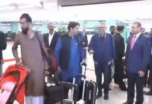 صدر مملکت عارف علوی دورہ ترکی پر روانگی سے قبل ائیرپورٹ پر عام شہریوں کے ساتھ لائن میں کھڑے ہوئے