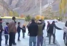 وہ تبدیلی جس کا وزیراعظم عمران خان نے وعدہ کیا تھا صدرپاکستان عارف علوی وادی ہنزہ میں بغیرسکیورٹی پروٹوکول کے عوام کے درمیان موجود..