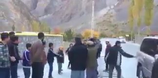 وہ تبدیلی جس کا وزیراعظم عمران خان نے وعدہ کیا تھا صدرپاکستان عارف علوی وادی ہنزہ میں بغیرسکیورٹی پروٹوکول کے عوام کے درمیان موجود..