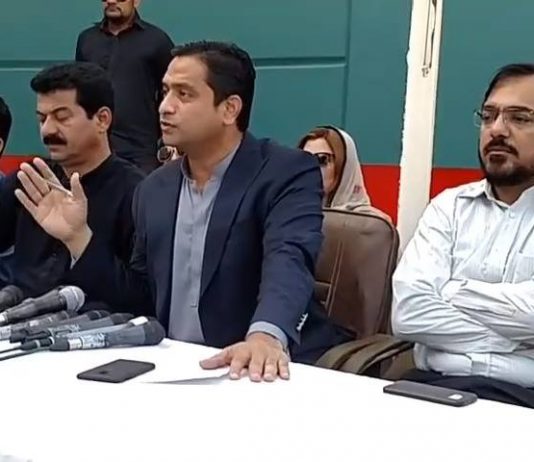 پی ٹی آئی رہنما خرم شیر زمان پاکستان کوارٹرز کے معاملے پر پیشرفت سے آگاہ کررہے ہیں۔