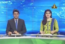 PTV News Package on Chinese Premier Li Keqiang welcome Ceremony for Pakistan Prime Minister Imran Khan with guard of honour and Pakistan and China MoU Signing Ceremony at the Great Hall of the People in Beijing China (03.11.18) 
#PrimeMinisterImranKhan #CPEC #PMIKVisitsChina

Prime Minister Imran Khan and Chinese Premier Li Keqiang have underscored the commitment for a stronger strategic cooperative partnership between Pakistan and China.

The two leaders assisted by their cabinet members held talks at the Great Hall of the People in Beijing on Saturday.

 On the occasion, the two sides expressed satisfaction over the multi faceted bilateral relations.

They reiterated their resolve to continue to deepen the relationship and explore new avenues of practical collaboration.

Both sides expressed satisfaction at the progress of CPEC which is a flagship project of Belt and Road initiative.

 The two leaders expressed complete confidence on the importance and future development of CPEC. 

They also expressed confidence that the process of industrial development of Pakistan will accelerate with the launch of special economic zones and the industrial parks. 

The two leaders expressed their commitment to maintain close engagement on issues of regional and global importance. They said that the relationship has withstood the test of time, notwithstanding changes in domestic, regional and global situations.

In his remarks, the Chinese premier expressed his desire to work closely with Prime Minister Imran Khan to further strengthen the all weather strategic partnership for shared future. 

Prime Minister Imran Khan thanked the Chinese Premier for the warm hospitality and reaffirmed the message of strong strategic partnership between Pakistan and China.

Sharing his vision of Naya Pakistan, the Prime Minister congratulated the Chinese premier  on successful anti corruption drive, poverty alleviation and modernization of China based on innovation and IT.

He said that China's phenomenal success in the last forty years that resulted in socio economic uplift of the people offers a great example for developing countries.

Prime Minister Imran Khan extended an invitation to the Premier Li Keqiant to visit Islamabad. The date of the visit will be finalized through diplomatic channels.         

Earlier, on arrival at the Great Hall of the People, the Chinese Premier accorded warm welcome to Prime Minister Imran Khan.

On the occasion, an official welcome ceremony was held in honor of the prime minister. Anthems of both the countries were played. Guard of honor was presented to the prime minister. The Prime Minister also laid wreath at the Monument of the People's Square. 

Pakistan and China have signed fifteen agreements and MoUs for cooperation in diverse fields.    

One document was relating to strategic level talks between the foreign ministers of two countries.   

Agreements relating to poverty alleviation in Pakistan and strengthening of cooperation in agriculture, industrial sectors and technical training were also signed by the two sides.    

The two countries signed an MoU for cooperation in forestry, earth sciences and transfer of electronics.

One agreement was signed between Higher Education of Pakistan and Science Academy of China whilst another was signed between Chinese Academy of Science and Pakistan Metrological Department.   

The signing ceremony was witnessed by Prime Minister Imran Khan and his Chinese counterpart Premier Li Keqiang. 

زیراعظم عمران خان اور چین کے وزیراعظم لی کی کیانگ نےپاکستان اور چین کے درمیان تذویراتی تعاون پرمبنی مضبوط شراکت دار ی کے لئے پختہ عزم کا اعادہ  کیاہے۔

 دونوں رہنماؤں کے درمیان آج بیجنگ کے عظیم  عوامی ہال میں مذاکرات ہوئے جس میں ان کی کابینہ کے ارکان نے ان کی معاونت کی۔

اس موقع پرفریقین نے کثیر الجہتی دوطرفہ تعلقات پر اطمینان ظاہر کیا۔انہوں نے ایک خطہ ایک سڑک پروگرام کے اہم منصوبے چین  پاکستان اقتصادی راہداری  پر پیش رفت پر بھی اطمینا ن کا ظاہر کیا۔

دونوں رہنماؤں نے علاقائی اور عالمی اہمیت کے حامل معاملات پرقریبی رابطے برقرار رکھنے کے عزم کااظہار کیا۔

چین کے وزیراعظم نے اپنے خیالات کااظہار کرتے ہوئے مشترکہ مستقبل کےلئے سد ابہارتذویراتی شراکت داری مزید مضبوط کرنے کے حوالے سے وزیراعظم عمران خان  کے ساتھ قریبی طور پر مل کرکام کرنے کی خواہش ظاہر کی ۔

وزیراعظم عمران  خان نے بھرپور میزبانی پرچینی وزیراعظم کا شکریہ اداکیااور پاکستان اور چین کے درمیان مضبوط تذویراتی شراکت داری کے پیغام کا اعادہ کیا۔

نیا پاکستان کے اپنے نصب العین  سے آگاہ کرتے ہوئے وزیراعظم نے چین کے ہم منصب کو بدعنوانی کے خاتمے کی کامیاب مہم ، غربت کے خاتمے ، ایجادات اور آئی ٹی کی بنیاد پرچین کو جدید خطوط پر استوار کرنے پر مبارکباد دی ۔

عمران خان نے کہاکہ گزشتہ سال چالیس سال میں چین کی نمایاں کامیابی کے نتیجے میں عوام  کی سماجی واقتصادی حالت میں آنے والی بہتری ترقی پذیرملکوں کے لئے ایک شاندار مثال ہے۔

چین کے وزیراعظم نے وزیراعظم عمران خان اوران کے وفد کے اعزازمیں ضیافت کا اہتما م بھی کیا۔

وزیراعظم عمران خان  نے وزیراعظم لی کی کیانگ کو پاکستان کے دورے کی دعوت دی ۔دورے کی تاریخ  کوسفارتی  سطح پرحتمی شکل  دی جائے گی ۔