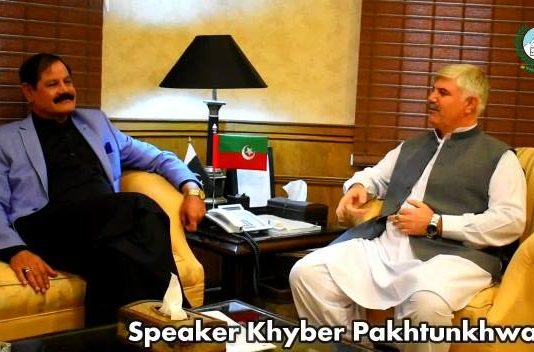Speaker Khyber Pakhtunkhwa Assembly Mushtaq Ghani called on Chief Minister Khyber Pakhtunkhwa Mahmood Khan in Peshawar. (12.11.18)
#MushtaqGhani #KPKUpdates