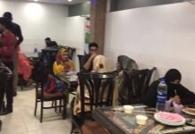 خیبرپختونخوا محمود خان کا اسلام آباد کے ایف ایٹ مرکز کا بغیر پروٹوکول دورہ۔ مارکیٹ میں عام لوگوں سے ملے اور پشاوری قہوہ بھی پیا...