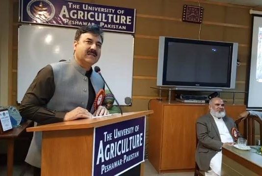 KP Information Minister Shoukat Yousafzai addressing to National Conference on Agricultural Problems & Food Securityin the Changing Climate (16.11.18)