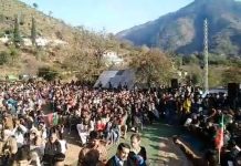 پاکستان تحریک انصاف آزادکشمیر پاور شو ڈمرولی حلقہ ١ کوٹلہ صدرتحریک انصاف آزادکشمیر بیرسٹرسلطان محمود چوہدری خطاب کر رہے ہیں