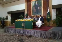President Dr. Arif Alvi and Governor Khyber Pakhtunkhwa Shah Farman Press.Conference at Governor House Peshawar. [01.12.18]
#KPKUpdates 

صدر اسلامی جمہوریہ پاکستان ڈاکٹر عارف علوی، گورنر خیبر پختونخوا شاہ فرمان کی گورنر ہاؤس پشاور میں پریس کانفرنس.