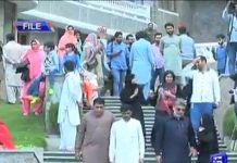 گورنر ہاؤسز کے بعد ایوان صدر بھی عوام کے  لئے کھولنے کا فیصلہ ہو گیا۔ ہفتہ کےروز صبح نو سے شام چار بجے تک ایوان صدر کے دروازے عوام کے لئے کھلے رہیں گے، مزید جانیے اس رپورٹ میں
 #PTI #NayaPakistan