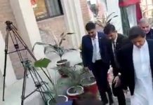 وزیر اعظم عمران خان اور وزیر اعلیٰ خیبر پختونخوا محمود خان کا پشاور پجگی رنگ روڈ پر نئے شلٹر ہومز کا افتتاح۔
#100DaysAgenda #NayaPakistan