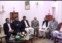 وزیر اعظم عمران خان سے پاکستان اسٹاک مارکیٹ ایکسچینج کے چیئرمین سلیمان مہدی کی سربراہی میں پاکستان اسٹاک ایکسچینج کے عہدیداران اور اسٹاک براکرز کے وفد کی کراچی میں ملاقات