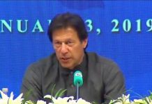 Prime Minister of Pakistan Imran Khan Speech at Business Forum of The Union of Chambers and Commodity Exchanges of Turkey (TOBB) in Ankara Turkey (03.01.19)
#PTI #PrimeMinisterImranKhan #Pakistan #Turkey #TOBB

Prime Minister Imran Khan has said enhancement of the scope of bilateral trade between Pakistan and Turkey to high level is the need of the hour.

Addressing a business forum of Turkish Union of Chambers and Commodity in Ankara on Thursday night, he said his government will provide all possible assistance to Turkish investors in Pakistan.

Imran Khan said that Pakistan has huge opportunities of investment and steps are being taken to provide business friendly environment to foreign investors in the country.

He said tremendous trade and economic activities will be started due to Pakistan China Economic Corridor in Pakistan. He said Special Economic Zones are being establishing through this mega project.

The Prime Minister said the government is focusing on good governance in the country and we are ensuring the easy trade in Pakistan in foreign investors.

Imran Khan said that there is a huge opportunity in the field of tourism while half of 20 highest peaks are also in Pakistan which reflects its potential for international mountaineers.

He said Pakistan has 120 million young populations which can play vital role in the economy of the country.

The Prime Minister said 50 million affordable houses will be constructed within next five years.

 وزیراعظم عمران خان نے کہا ہے کہ پاکستان اور ترکی کے درمیان دوطرفہ تجارت کو اعلی سطح تک بڑھانا وقت کی اہم ضرورت ہے۔انقرہ میں ترکی کی یونین آف چیمبرز اینڈ کماڈٹی کے بزنس فورم سے خطاب کرتے ہوئے انہوں نے کہا کہ حکومت پاکستان میں ترکی کے سرمایہ کاروں کو ہرممکن تعاون فراہم کریگی۔انہوں نے کہاکہ پاکستان میں سرمایہ کاری کے وسیع مواقع موجود ہیں۔انہوں نے کہا کہ پاکستان میں پاک چین اقتصادی راہداری کے باعث شاندار تجارت اور اقتصادی سرگرمیاں شروع ہوئی ہیں۔انہوں نے کہا کہ اس اہم منصوبے کے ذریعے خصوصی اقتصادی زونز قائم کئے جارہے ہیں۔انہوں نے کہا کہ حکومت ملک میں اچھے نظم ونسق پر توجہ مرکوز کررہی ہے اور ہم پاکستان میں غیر ملکی سرمایہ کاروں کیلئے تجارتی سہولتوں کو یقینی بنارہے ہیں۔عمران خان نے کہا کہ پاکستان میں سیاحت کے شعبے میں وسیع مواقع موجود ہیں اور ملک میں دنیا کی 20بلند ترین چوٹیاں موجود ہیں جس سے بین الاقوامی کوہ پیمائی کے مواقع کا پتا چلتا ہے۔انہوں نے کہا کہ پاکستان میں 12کروڑ نوجوان موجود ہیں جو ملکی معیشت میں اہم کردار ادا کرسکتے ہیں۔وزیراعظم نے کہا کہ آئندہ پانچ برس کے دوران ملک میں پچاس لاکھ سستے گھر تعمیر کئے جائیںگے۔