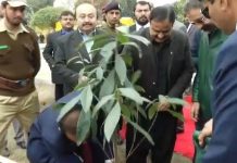 وزیراعلیٰ پنجاب عثمان بزدارنے پولیس لائنز میانوالی میں شجرکاری مہم کے تحت پودا لگایا...